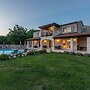 Picturesque Villa in Verteneglio With Pool