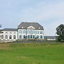 Castle in Vyle Et Tharoul With Garden