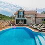 Chic Holiday Home in Marina With Private Swimming Pool