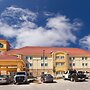 La Quinta Inn & Suites by Wyndham Floresville