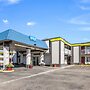 Econo Lodge Inn & Suites