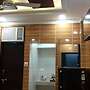 Posh, Nice Foreigner Area Lajpat Ngar Luxury Room