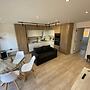 Modern 2 Bedroom 2 Bathroom flat