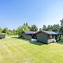 Secluded Pine Tree Cottage-by Traum