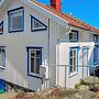 6 Person Holiday Home in Gullholmen