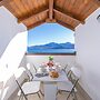 Blu Lake Apartment on Ghiffa Beach