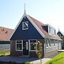 Holiday Home Built in Zaanse Style, Near Alkmaar