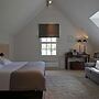 Waterfront Holiday Home in Heeg with Hot Tub