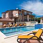 Villa in Pula With Swimming Pool