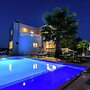 Infinity Pool Villa With Sea Views Near Rethymno City & Beach and Shad