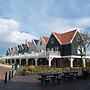 Spacious Holiday Home on Markermeer near Amsterdam