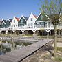 Spacious Holiday Home on Markermeer near Amsterdam