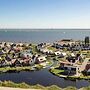 Spacious Holiday Home on Markermeer near Amsterdam