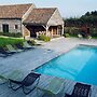 Splendid Castle in Perwez-haillot With Sun-loungers