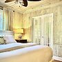 Key West Cottage w/ Beautiful Pool Oasis!