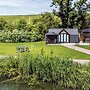 Acorn Lodge At Bridge Lake Farm & Fishery