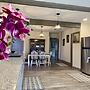 The Aquarium Chateau - With Private Yard & Parking, Near Falls, Casino