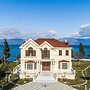 Villa Filoxenia - by the sea - up to 12 guests
