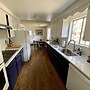 Hollinshead Haven 30 Days Min 3 Bedroom Home by Redawning
