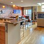 Sophisticated Urban Loft Townhouse With BBQ on the Deck by Redawning