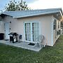 Rim Canal 'yellow House' With Canal Views & Boat Dock 1 Bedroom Cottag