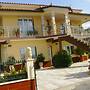 3 Bedroom Apartment in a Ground Floor of a Vila Wseparate Kitchen Livi