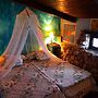 Room in Guest Room - Romantic Getaway to Valeria