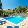 Dolphin Villa 1 Swimming Pool Walk to Beach Sea Views A C Wifi - 580