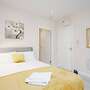Homely Spaces Apt A, Large Studio W/king, 2guests
