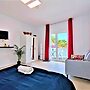 Fantastico 2 - With Large Balcony, Terrace and Garden