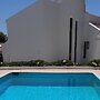 Impecable 4-bed Villa in Praia da Areia Branca