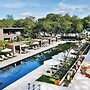 El Mangroove Papagayo, Autograph Collection