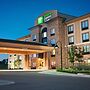 Holiday Inn Express & Suites Wichita Northeast, an IHG Hotel