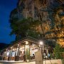 Tonsai Bay Resort