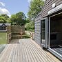 Oak Lodge At Bridge Lake Farm & Fishery