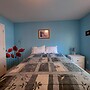 Blue Bird Hill with Deck & Middle of Branson Location