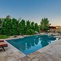 HEATED POOL, SPA, Fire Pit, very LUXURY + SLEEPS 9! by RedAwning