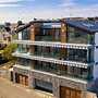 No2 Sandy Bay , Luxury Beachfront Apartment