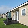 Chalet With 2 Bathrooms and a Boat, Near Giethoorn