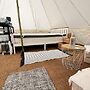 Spacious Bell Tent at Herigerbi Park, Lincolnshire