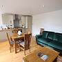Charming Flat With Private Patio in Clifton