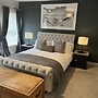 Luxurious Victorian Villa With Parking, Sleeps six