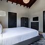 Stunning Villa With Infinity Pool & Outdoor Kitchen! Across From Marri