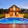 Jungle House With Pool and Hot Tub