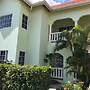 Beautiful 2-bed Apartment in Sunny Jamaica