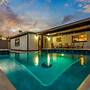 Tempe Charmer With Game Room, Sparkling Heated Pool and Spa! Sleeps 8!