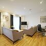 Modern 2 Bed Apartment With Juliet Balcony - DHB Stays