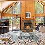 Spacious Cabin Sleeps up to 12! - Sky High #86 3 Bedroom Home by Redaw