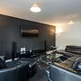 Beautiful 3-bed Apartment in Romford Image Court