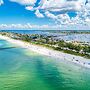 Cottage Haven-one Minute Walk To The Beach-private Yards-keyless Locks